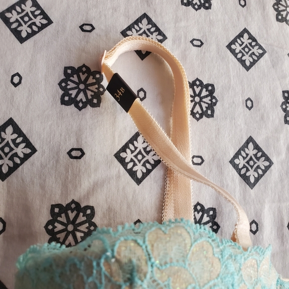 NWT VS Bra Size 34B - Picture 5 of 7